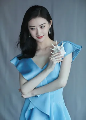 景甜蓝裙精致优雅写真图片