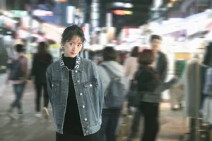 袁冰妍清爽灵动街拍图片