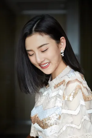 宋祖儿亮片长裙优雅写真图片_2