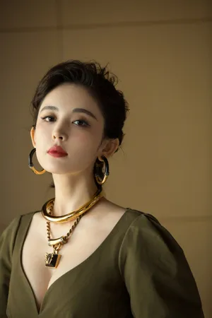 古力娜扎复古气质性感写真图片