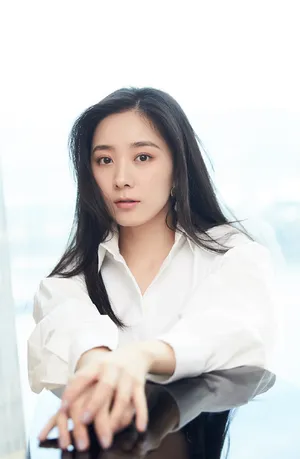 朱颜曼滋清爽白衬衫写真图片