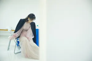 秦岚性感优雅舞台照图片