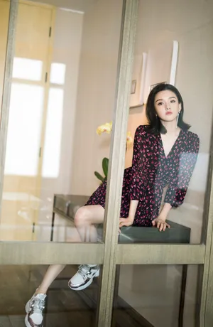 宋祖儿性感轻熟风写真图片