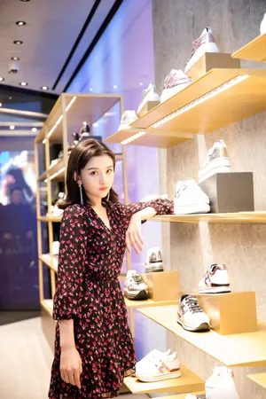 宋祖儿性感轻熟风写真图片_3