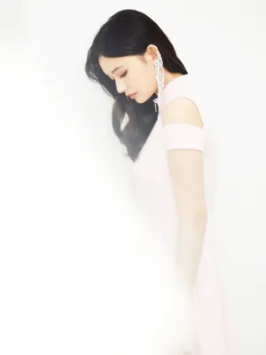 林允优雅时尚光影写真图片_3