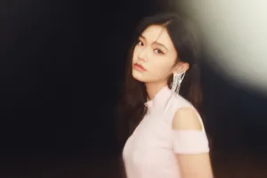 林允优雅时尚光影写真图片_5