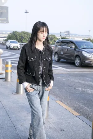 袁冰妍休闲小香风街拍图片_3