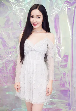 娄艺潇明媚灿烂写真图片_1