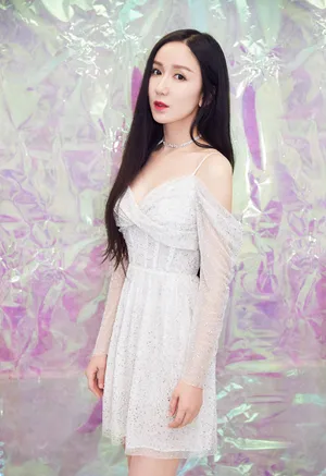 娄艺潇明媚灿烂写真图片_2