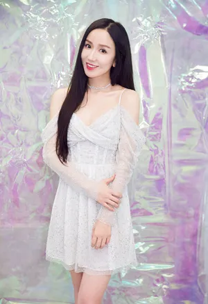 娄艺潇明媚灿烂写真图片_3