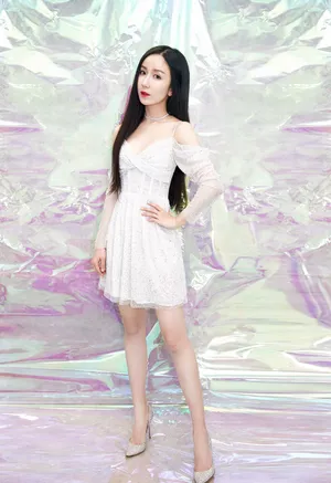 娄艺潇明媚灿烂写真图片_4
