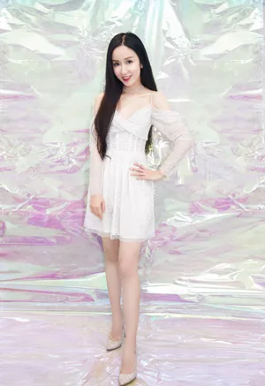 娄艺潇明媚灿烂写真图片_5