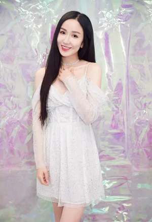 娄艺潇明媚灿烂写真图片_6