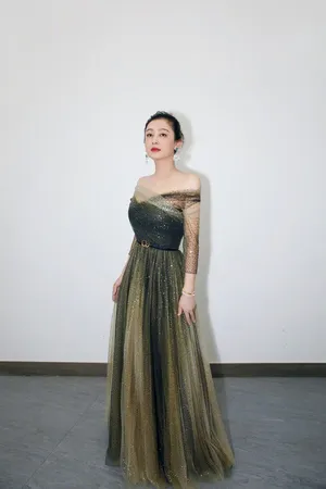 陈红性感露肩写真图片_5