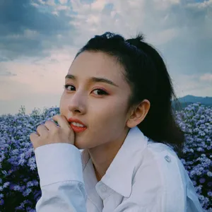 宋祖儿秋日花海唯美写真图片_3