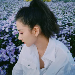宋祖儿秋日花海唯美写真图片_4