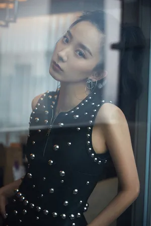 朱颜曼滋酷美时尚写真图片_3