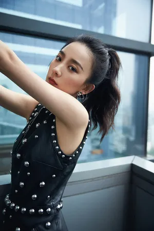 朱颜曼滋酷美时尚写真图片_5