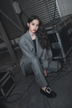 欧阳娜娜甜酷有型写真图片