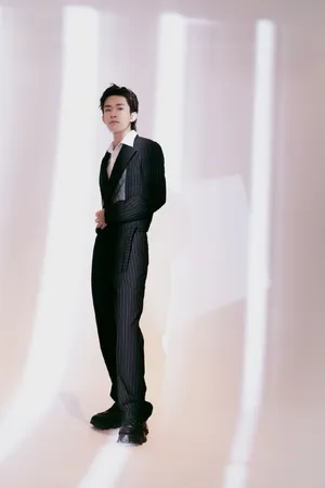 TFBOYS易烊千玺时髦帅气写真图片_2