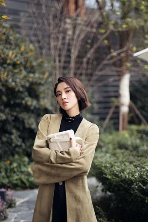 唐艺昕优雅知性写真图片_4