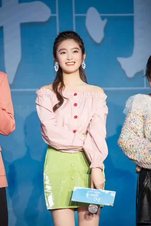 柴蔚新剧发布会性感图片_3