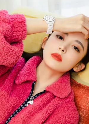 古力娜扎性感白皙气质写真图片_2