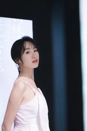 袁冰妍吊带裙性感优雅写真图片_2