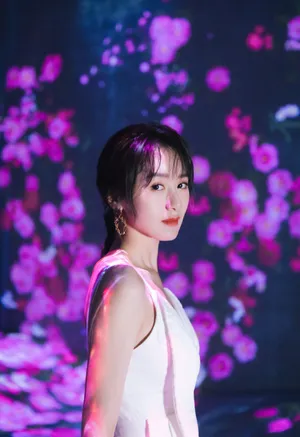 袁冰妍吊带裙性感优雅写真图片_7