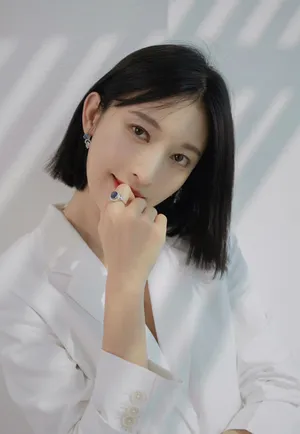 张俪英伦风西服写真图片_6