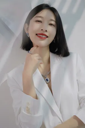 张俪英伦风西服写真图片_7
