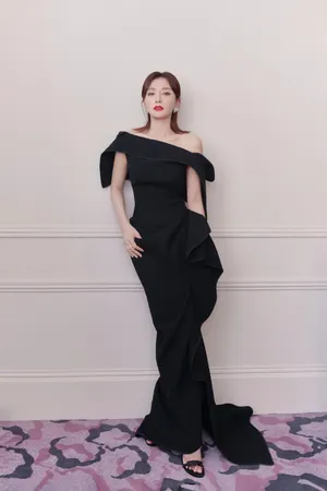 演员秦岚黑色礼服长裙性感图片_11