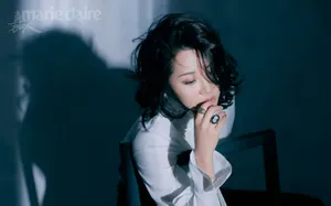 许晴卷发优雅性感写真图片_1