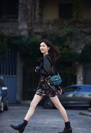 江疏影初秋文艺浪漫街拍图片_2