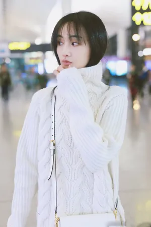 郑爽清纯机场私服照图片_5