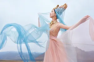 佟丽娅异域风情性感写真图片