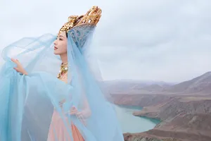 佟丽娅异域风情性感写真图片