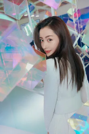 张天爱纯白优雅时尚写真图片_2