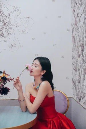 白鹿高贵美艳性感活动写真图片_1