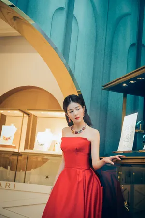 白鹿高贵美艳性感活动写真图片_2