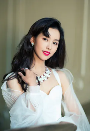 陈都灵复古妩媚活动写真图片