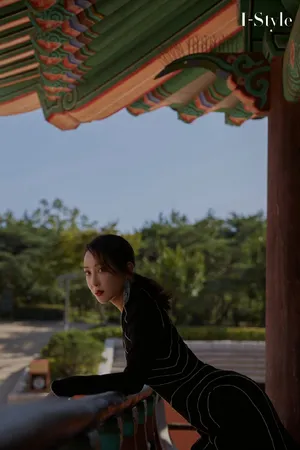 杜若溪黑丝礼服庄重典雅图片