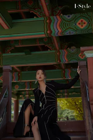 杜若溪黑丝礼服庄重典雅图片_2