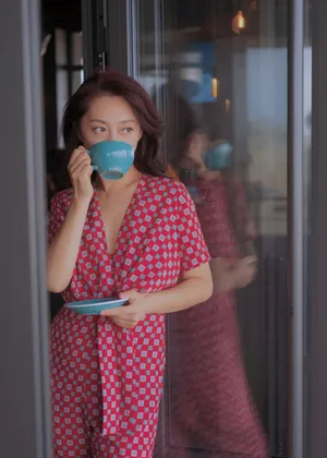原子飞熟女气质性感写真图片_1