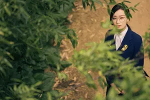 倪妮复古文艺西装写真图片_5