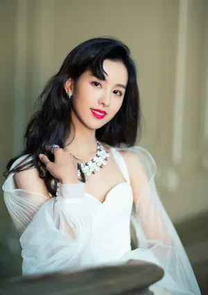 陈都灵白纱长裙古典优雅图片