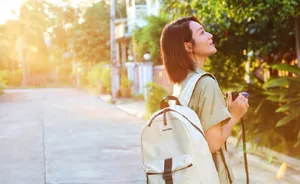 朱丹休闲装扮气质甜美写真