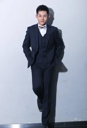 潘宥诚儒雅绅士西服写真图片_3
