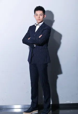 潘宥诚儒雅绅士西服写真图片_4