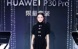 李若宁性感活动照图片